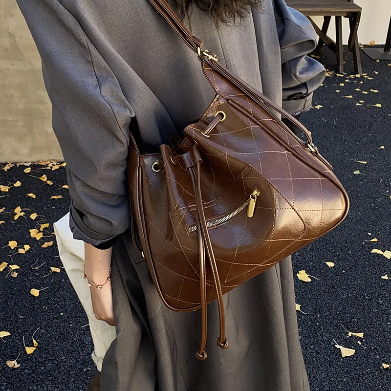 

2025 Autumn Elegant Bucket Bag, Vintage Top Handle Purse for Women, Chic Shoulder Crossbody Tote, Minimalist Day-to-Night Bag