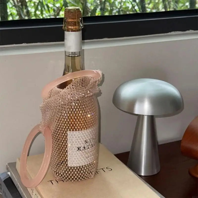

Elegant Glittering Wine Carry Bag for 750ml Bottles and Travel Mugs Featuring Comfortable Handles and Elegant Design B03E
