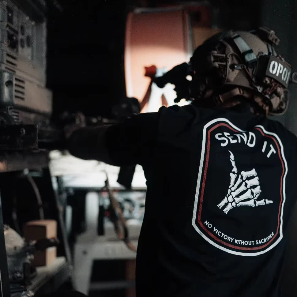 2026 Neues Send It T-Shirt – Savage Tacticians Auslassbelüftung zur Kühlung, geeignet für Sportbekleidung – Detail 7