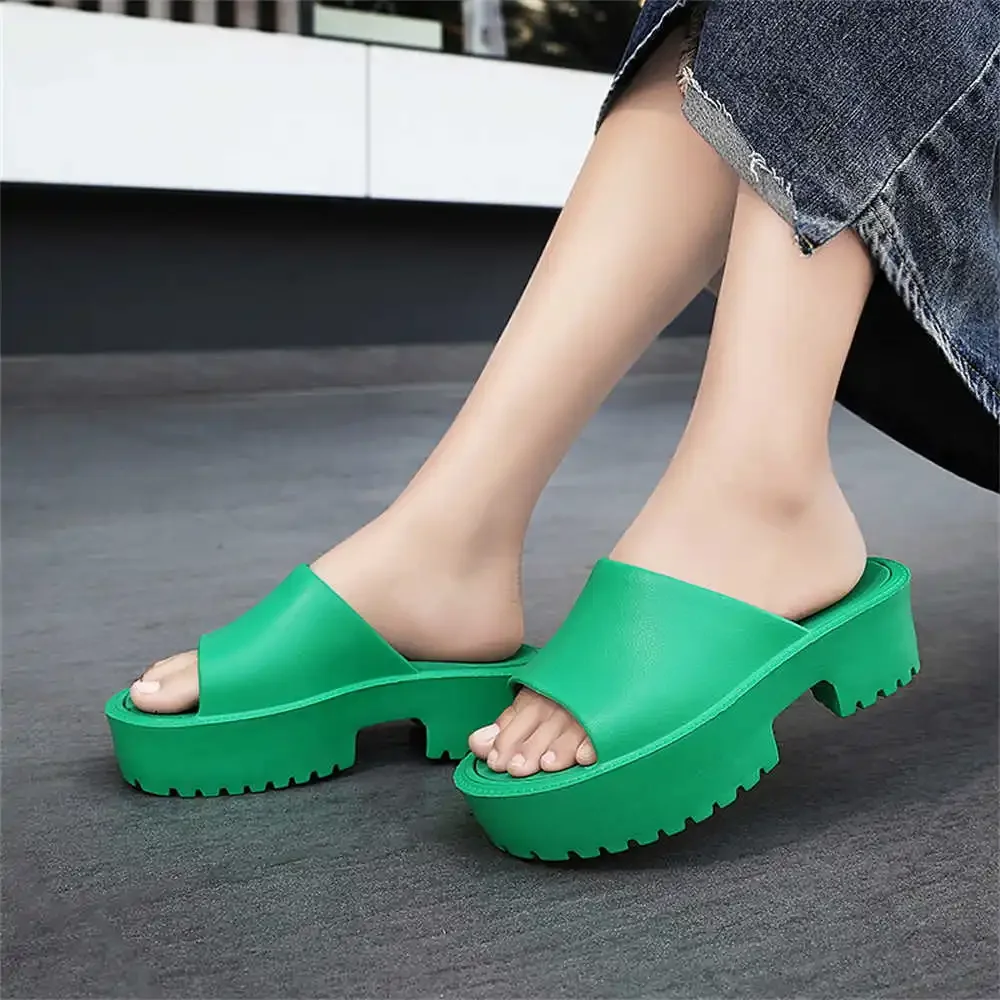 Wysokie obcasy rozmiar 40 czerwone sandały dla kobiet kapcie stylowe buty wysokiej mody trampki sportowe snekers sapateni sapateni