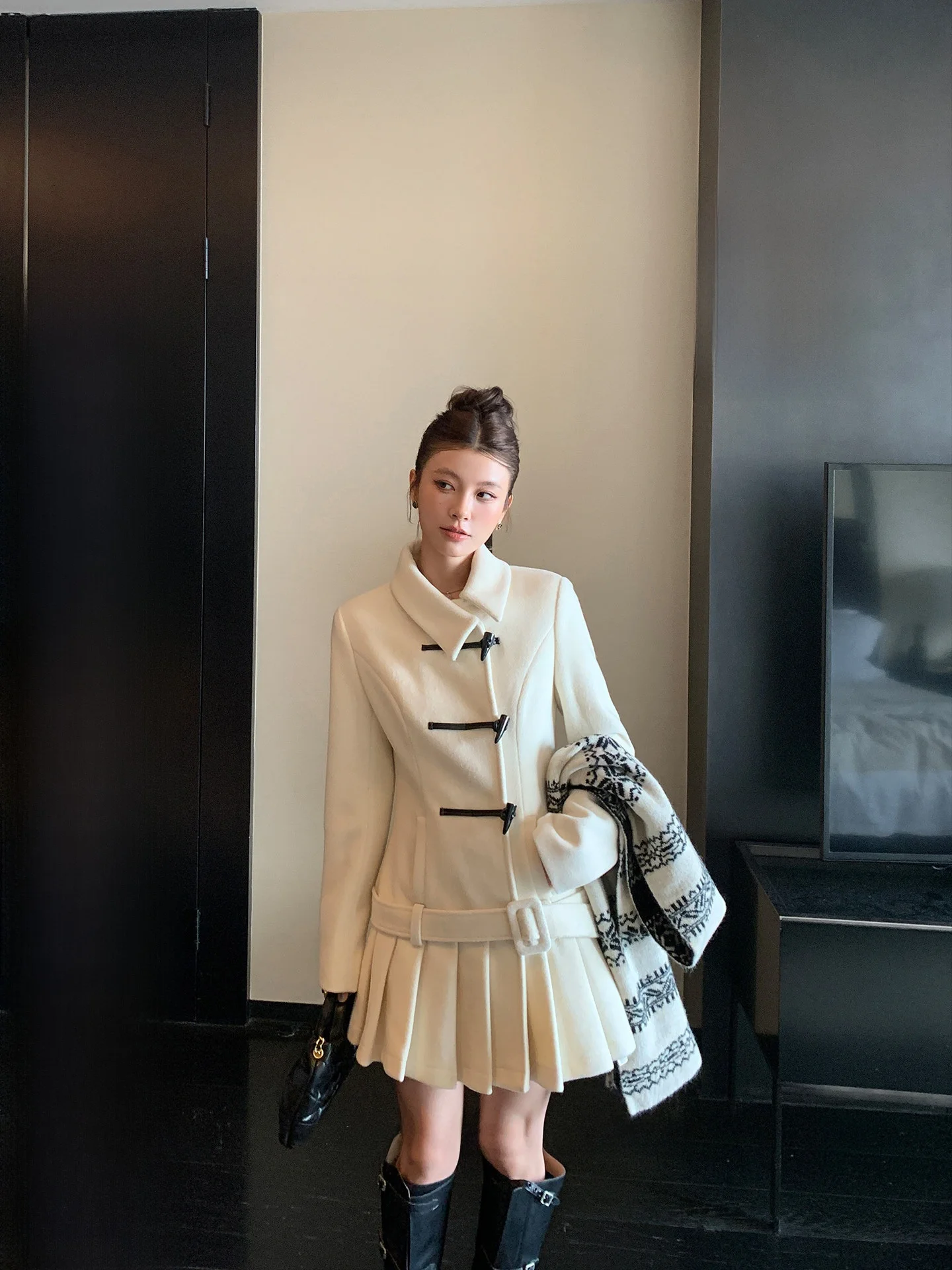 

LIONE Зимнее шерстяное пальто в клетку для девочек с юбкой на манжетах на пуговицах, облегающее длинное свековое женское пальто Sweet Sle китайского бренда...