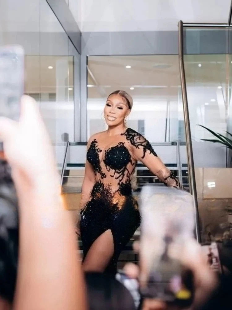 Abiti da ballo sexy a sirena nera Sheer O-Collo Manica lunga Perline scintillanti Abiti da sera spaccati laterali Abiti da cerimonia convenzionali