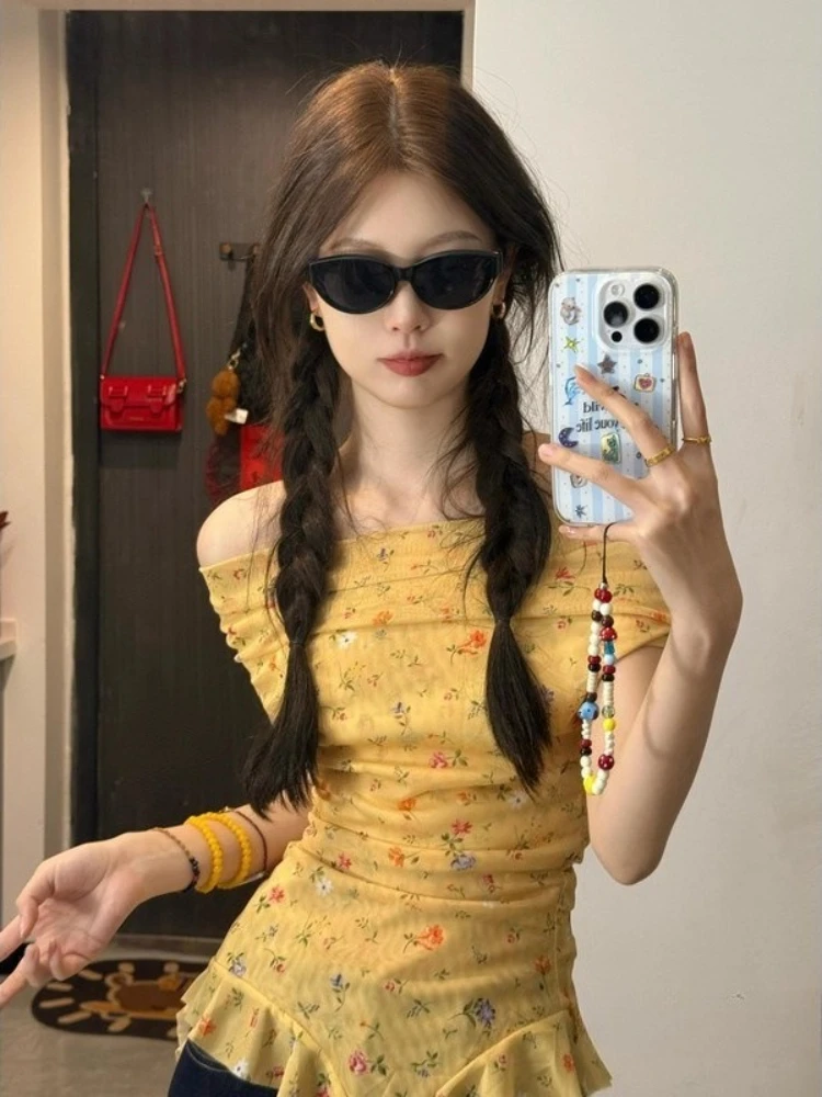 

Y2k Aesthetics Sweet Print с цветочным принтом и коротким рукавом, женская сексуальная футболка с открытыми плечами, облегающий топ, корейский модный асимметричный шикарный топ