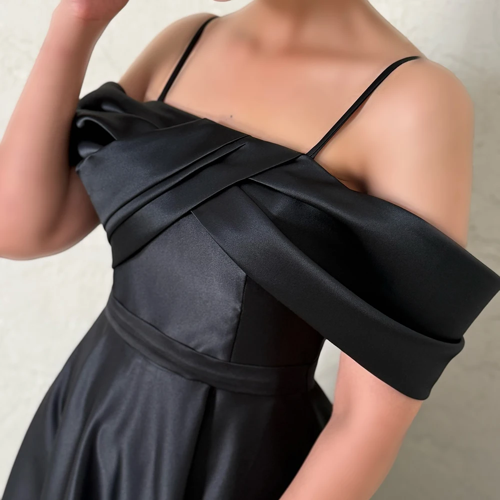 ชุดราตรีทรงเอไลน์แบบสั่งตัด ความยาวกรอมพื้น สายเดี่ยวแบบสปาเก็ตตี้ ไม่มีแขน ชุดออกงานพรอมเรียบง่ายทันสมัย จับจีบและผ้าคลุมแบบเรียบหรู ชุดออกงานปาร์ตี้