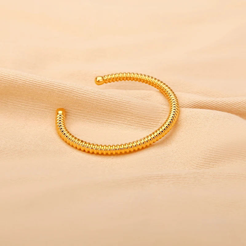 VAROLE Vintage Coiled Spring‑shaped Brass Open Cuff Bangle Golden Textured Metal Bracelet Women Daily Jewelry Party Accessories