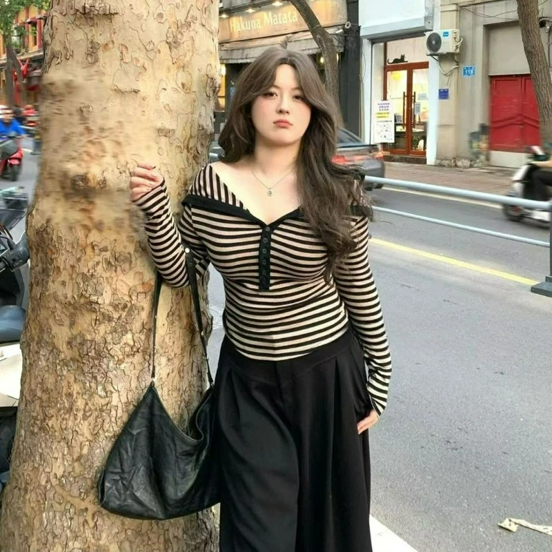 

Large-sized Long-sleeved Knitted T-shirt for Women 2026 Autumn New Fashion Shoulder Versatile Slimming Striped T-shirt Inner Top
