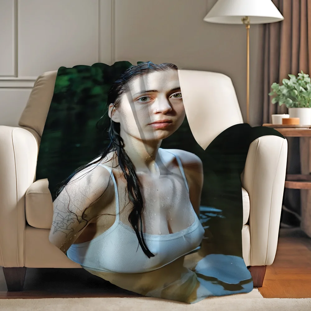 

Singer Lizzy McAlpine Older Blanket Warm And Soft Suitable For Bedroom Living Room Sofa Bed Office Travel Camping