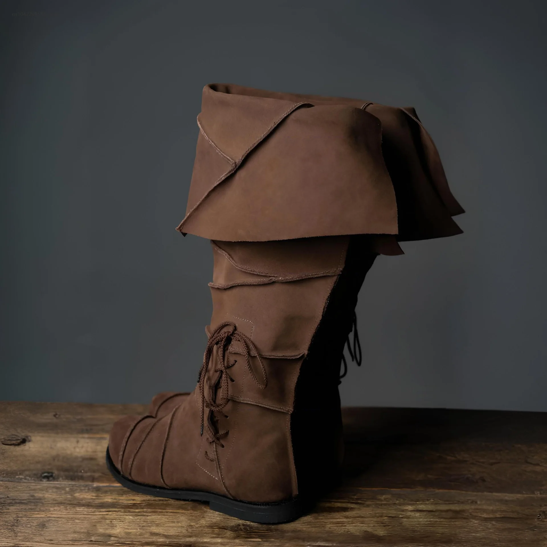 Botas marrones Vintage renacentistas para hombre, botas de caballero Steampunk de pirata vikingo para Halloween, botas altas de tacón bajo, disfraz 2025