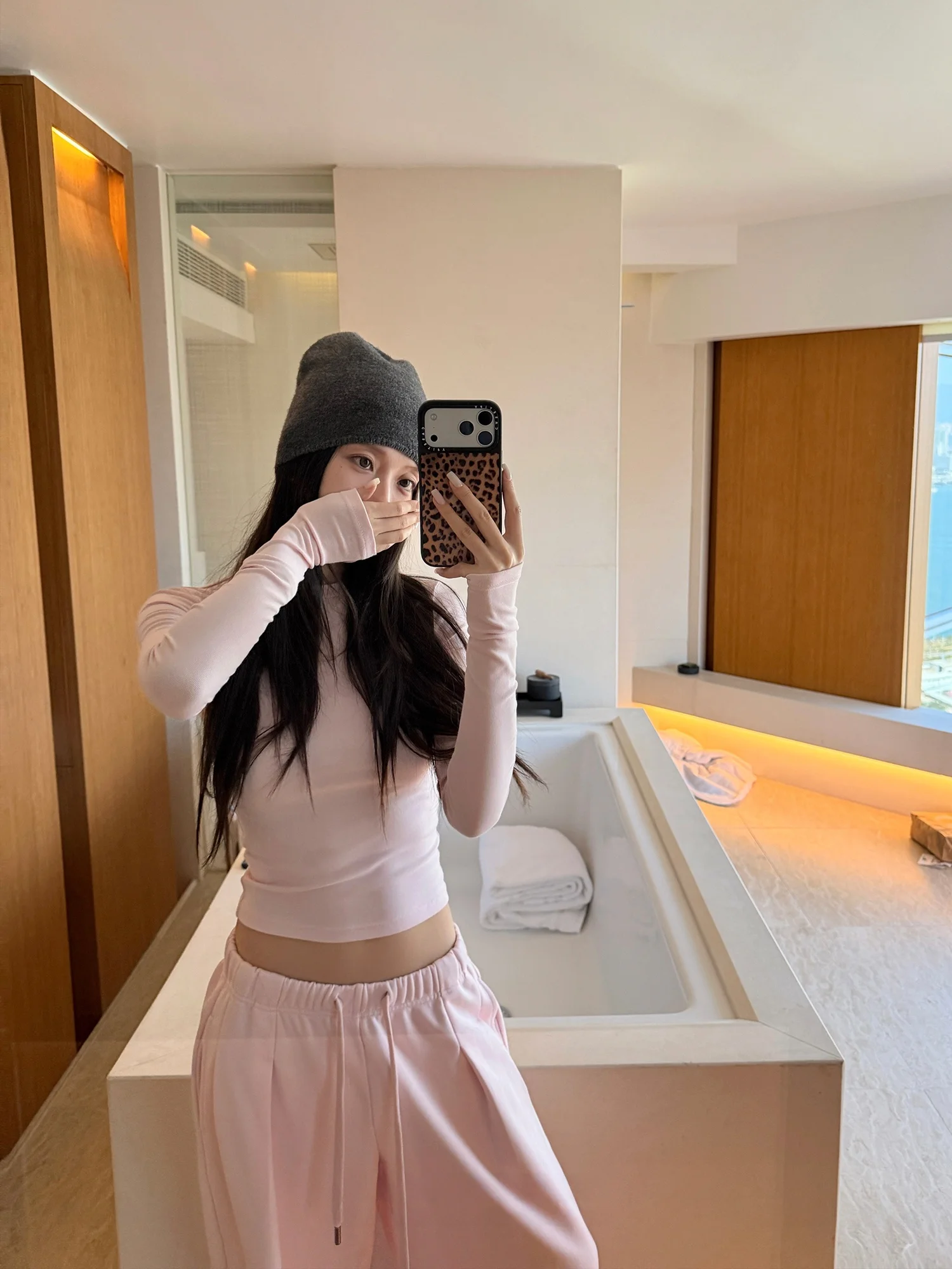 

Модный вязаный повседневный комплект SUONE: розовые брюки и топ для женщин, весенний, из двух предметов