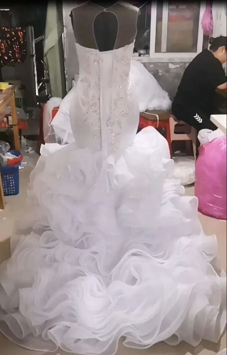 Robe de mariée sirène perlée Kendny personnalisée, robe de patients en tulle multicouche, cape africaine, manches