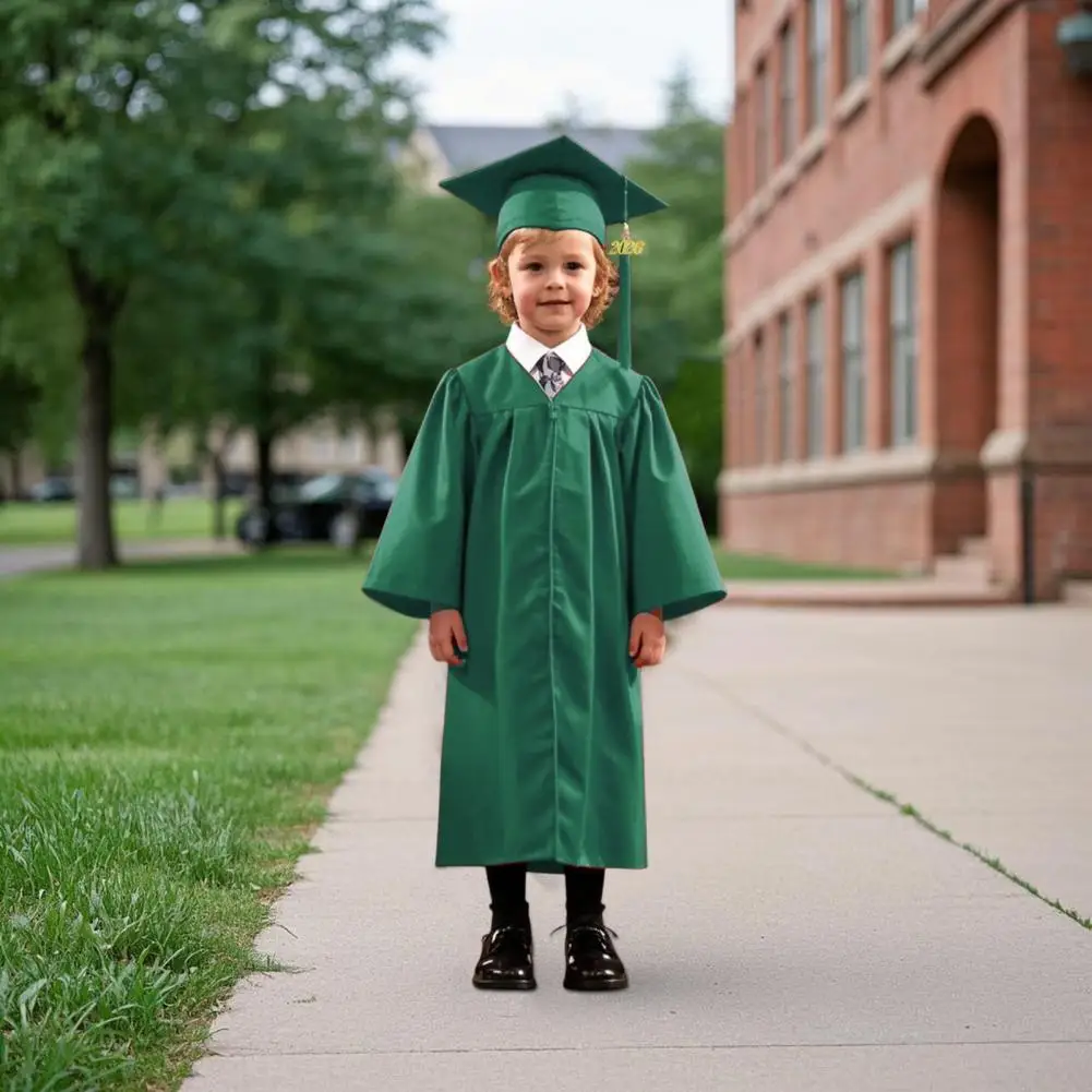 Conjunto de gorra y bata de graduación para jardín de infantes, traje de graduación de felicitaciones unisex con dijes de borlas 2026 para jardín de infantes preescolar