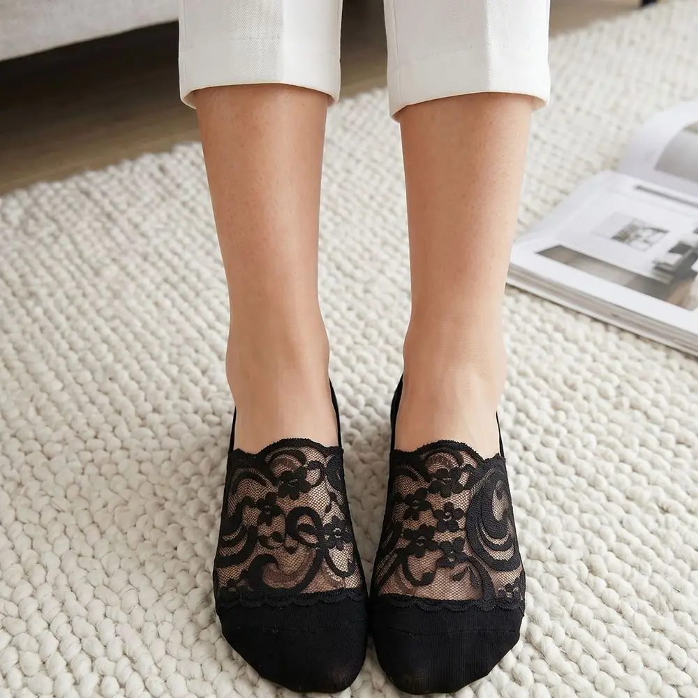 

4Pairs Comfortable Ultra-Thin Lace Invisible Socks Breathable Non-Slip Boat Socks Low Cut Women Ankle Socks Women's Summer Wear