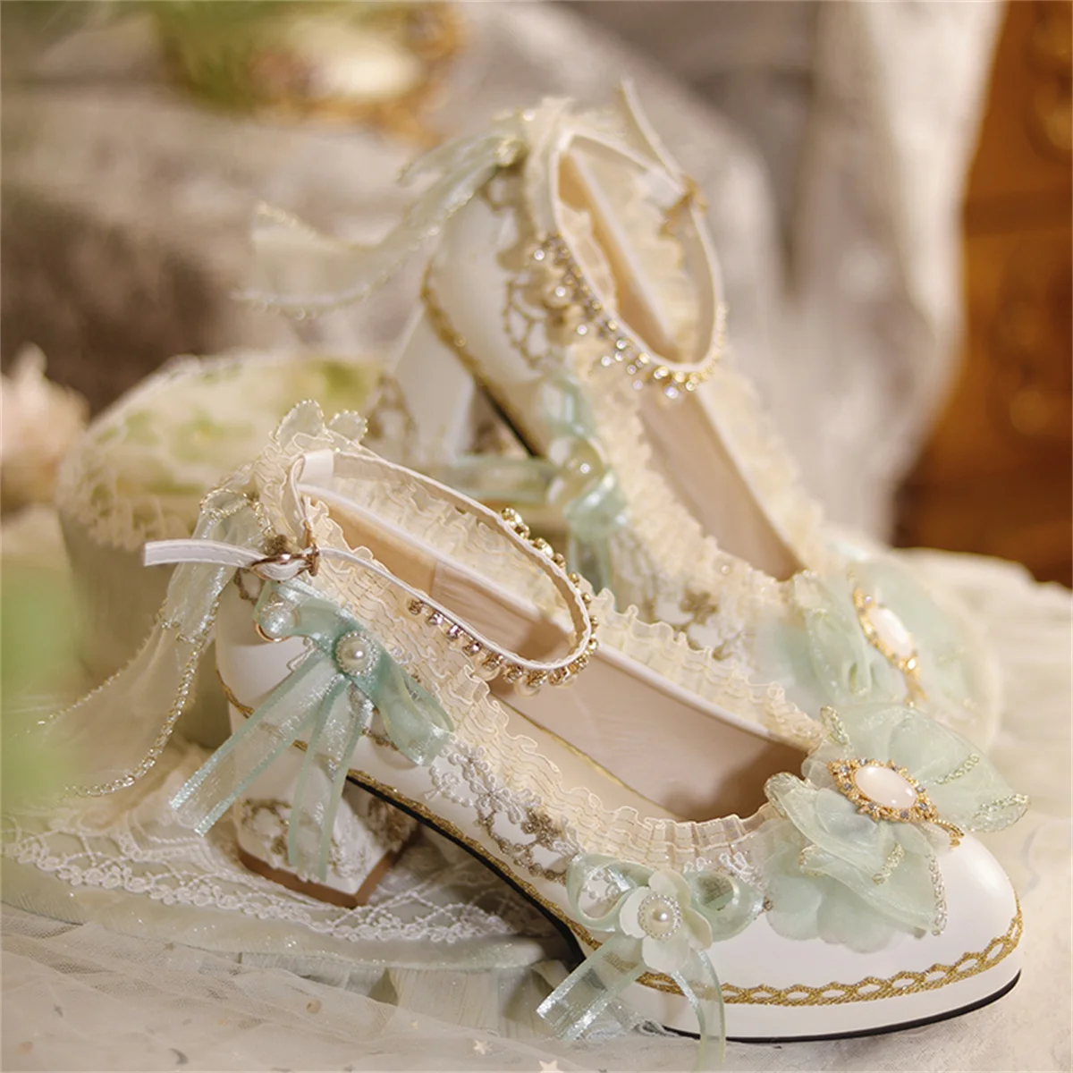 Scarpe da ragazza Lolita Vintage francesi elegante Tea Party Palaca Ribbon Bowknot perle gemme sandali a punta in pizzo 5-6cm con tacco alto