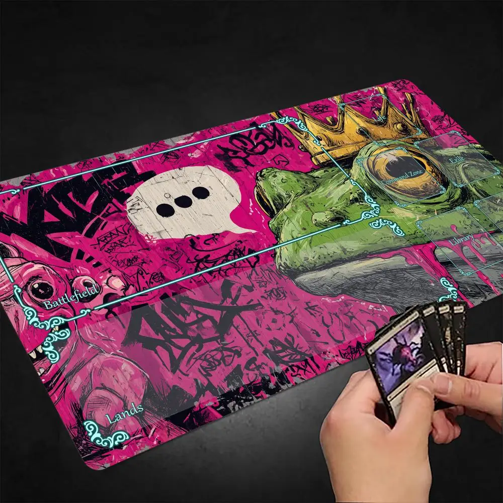 

Игровой коврик для карточных игр Magic: The Gathering в стиле уличного граффити с изображением Лягушачьего Короля, с прошитыми краями, нескользящий, для настольных игр и TCG