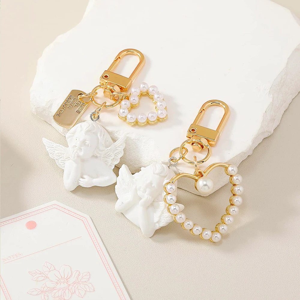 

Vintage White Angel Keychain Mini Pearl Heart Pendant Keyring With Metal Tag For Girl Earphone Case Backpack Charms Jewelry Gift