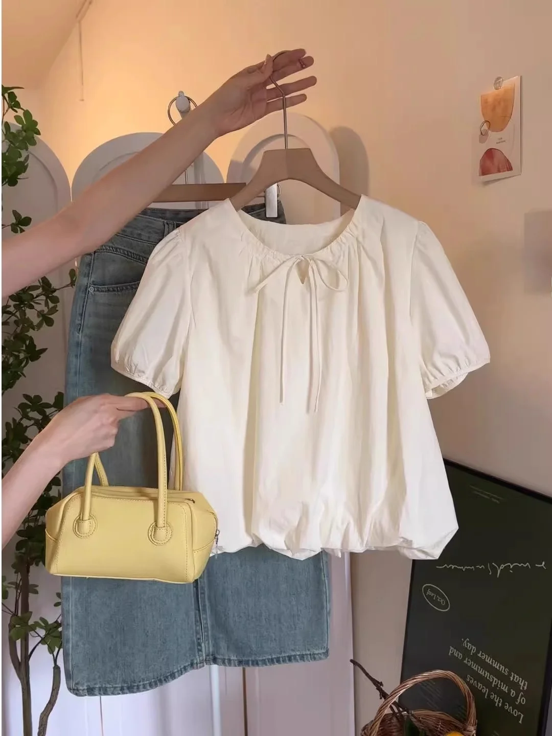 Elegant White Hollow out Bubble Sleeve Flower Bud Shirt Women's Summer New Style Unique Beautiful Small Top French Style Loos...