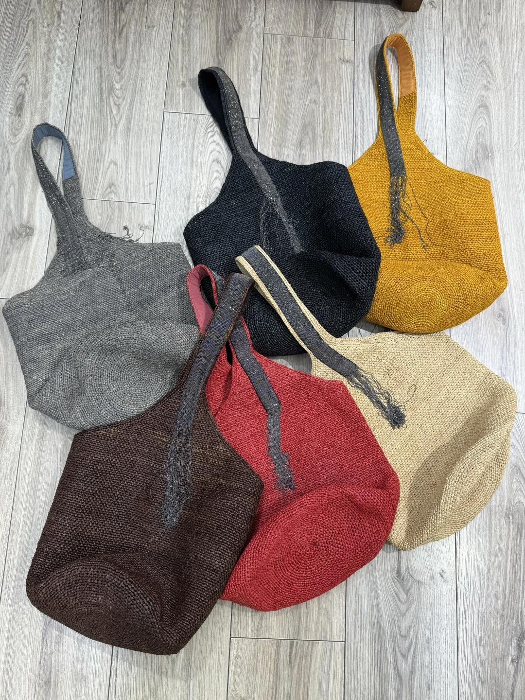 Heavy-Duty Beaded Bucket Bag, Vacation Beach Bag, Woven Tassel Raffia Shoulder Bag For Women.