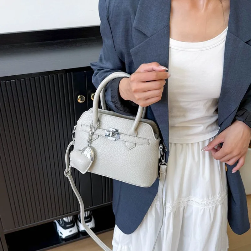 

Luxury Ladies Hand Bag With Fine Leather And Casual Simple Vintage Design​