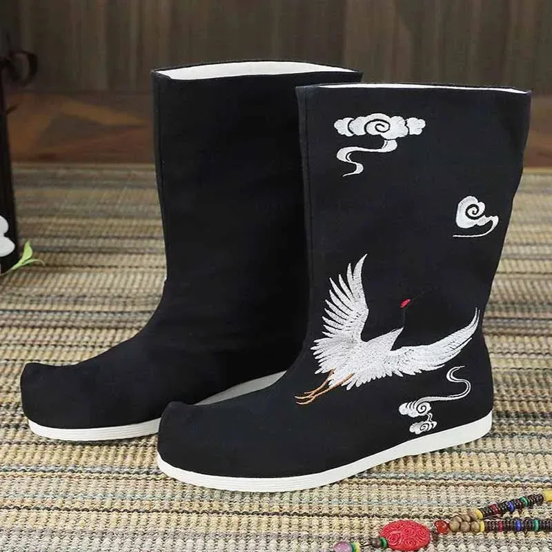 2025 Sapone cinese Hanfu Nero Bianco Tacchi piatti Stivali a punta Scarpe lunghe per donna Uomo Vintage ricamato yi;4