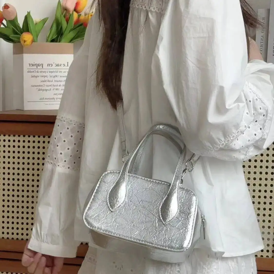 Bloom Hot Girls Gold Hand Ladies 2025 High Street Handle Leather Casual Square Bag Women Retro Crossbody Bags Aesthetic
