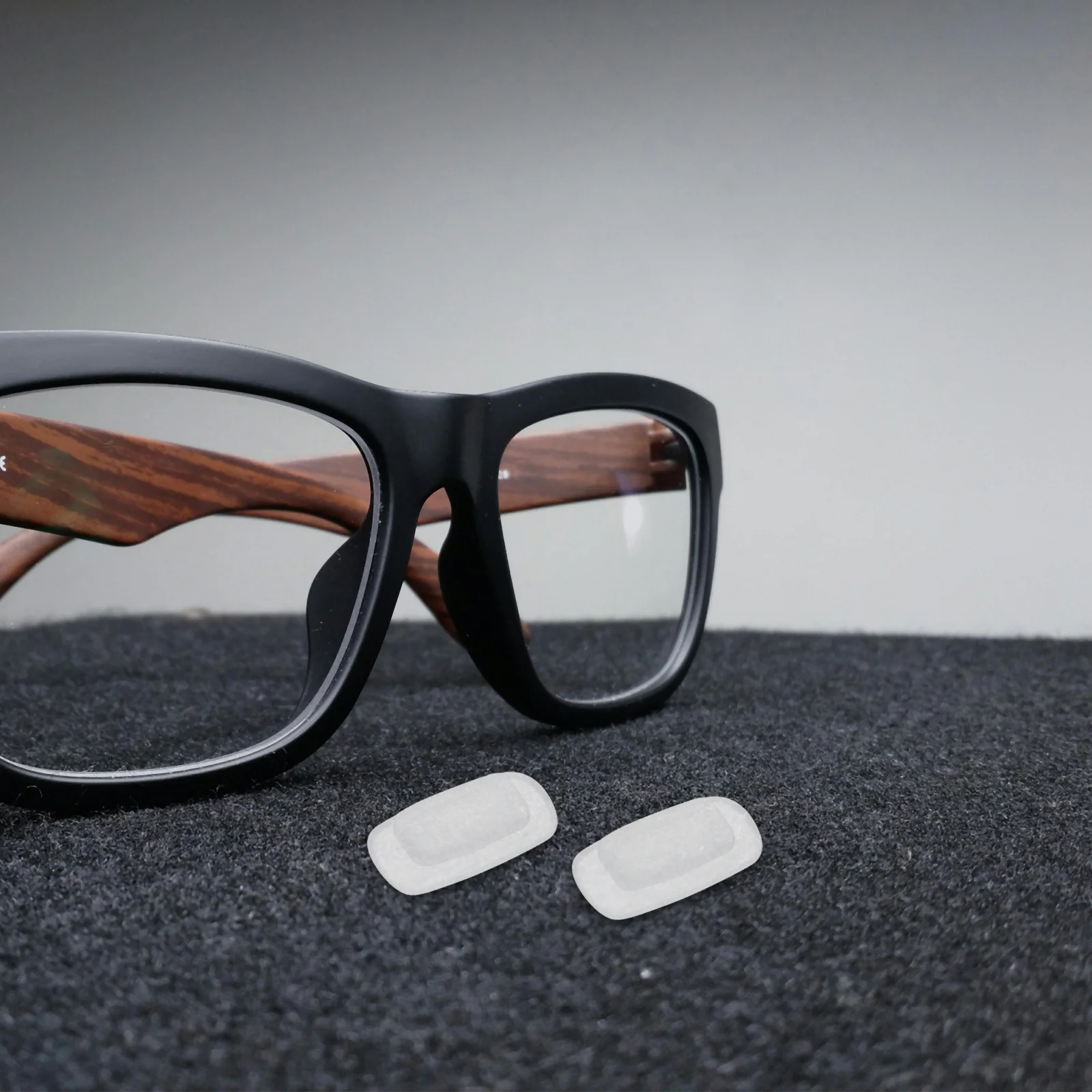 

2Pairs Silicone Nose Pads Eyeglass Replacement Soft Antislip Comfortable Insert Design Durable Material Portable Compact Easy