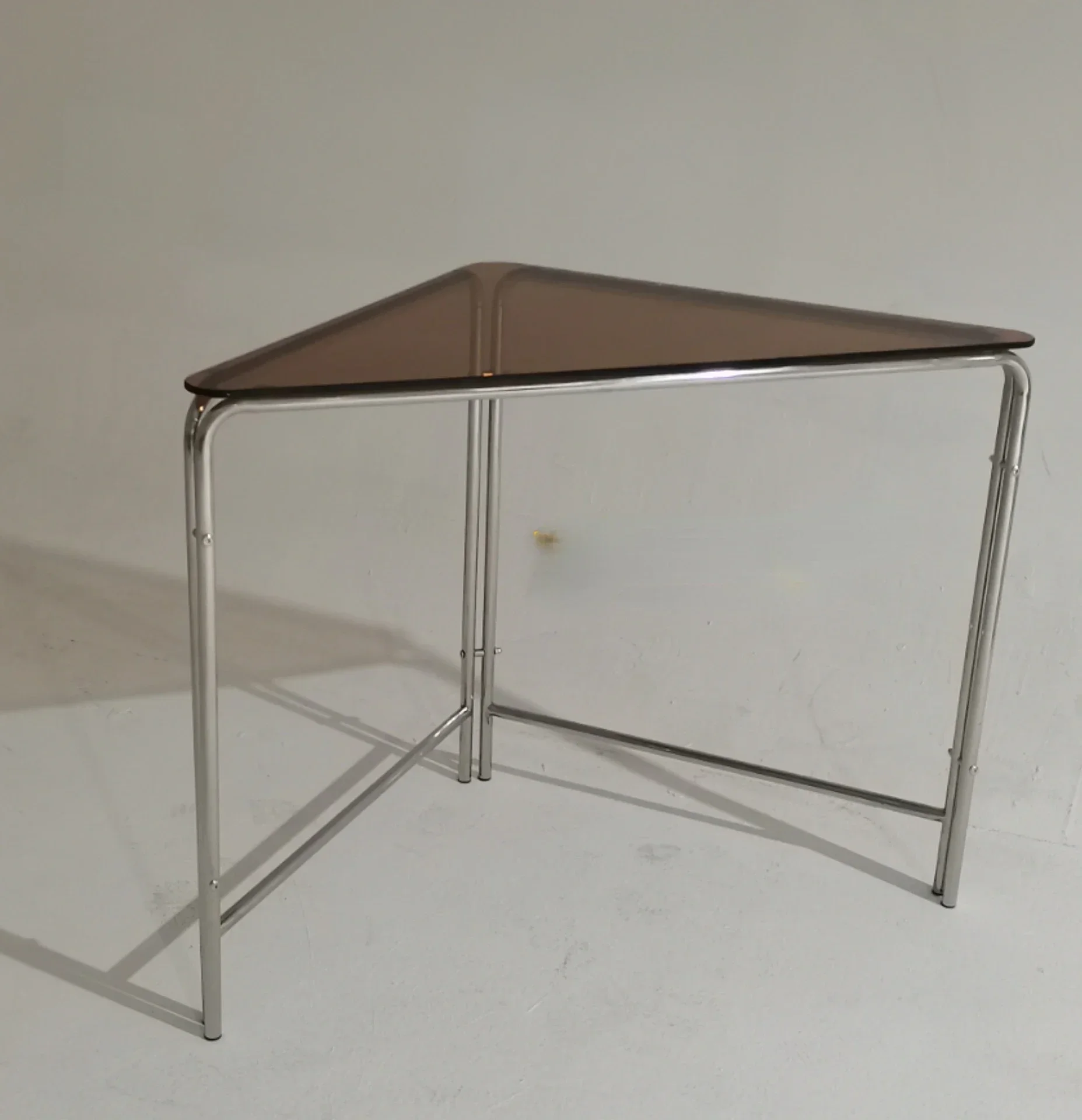 Simple Triangle Corner Table Corner Table Amber-Yellow Glass Electroplated Metal Triangle Computer Desk