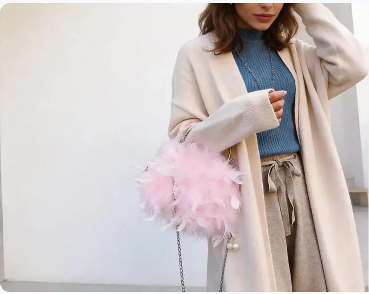 

Soft Real Ostrich Feather Ring Evening Handbag for Women Fashionable Shoulder Bag Elegant And Stylish Accessory
