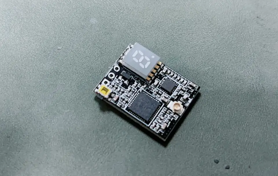 

EMAX Magnum mini Digital display Video Transmitter VTX - 25-200mw 23mmx18mm 37 channel For F3 F4 Stack/Flytower