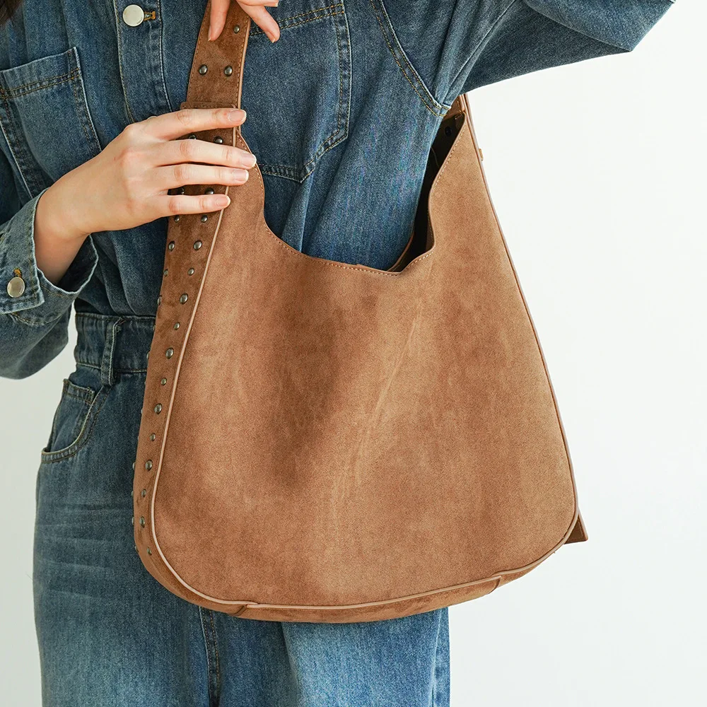 

Vintage Studded Genuine Leather Bucket Tote Bag, Matte Finish Large Capacity Commuter Bag, Versatile Women's Shoulder Bag