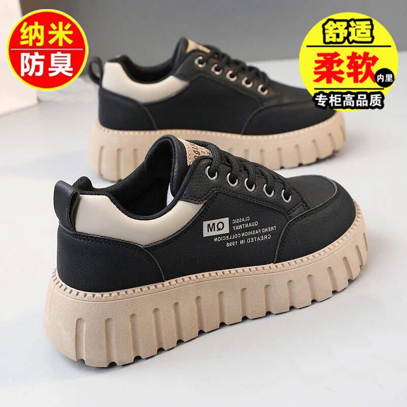 Nuevo 2025 primavera y verano zapatos de tablero con aumento de altura zapatos casuales de mujer zapatos de estudiante zapatillas blancas antideslizantes para mujer