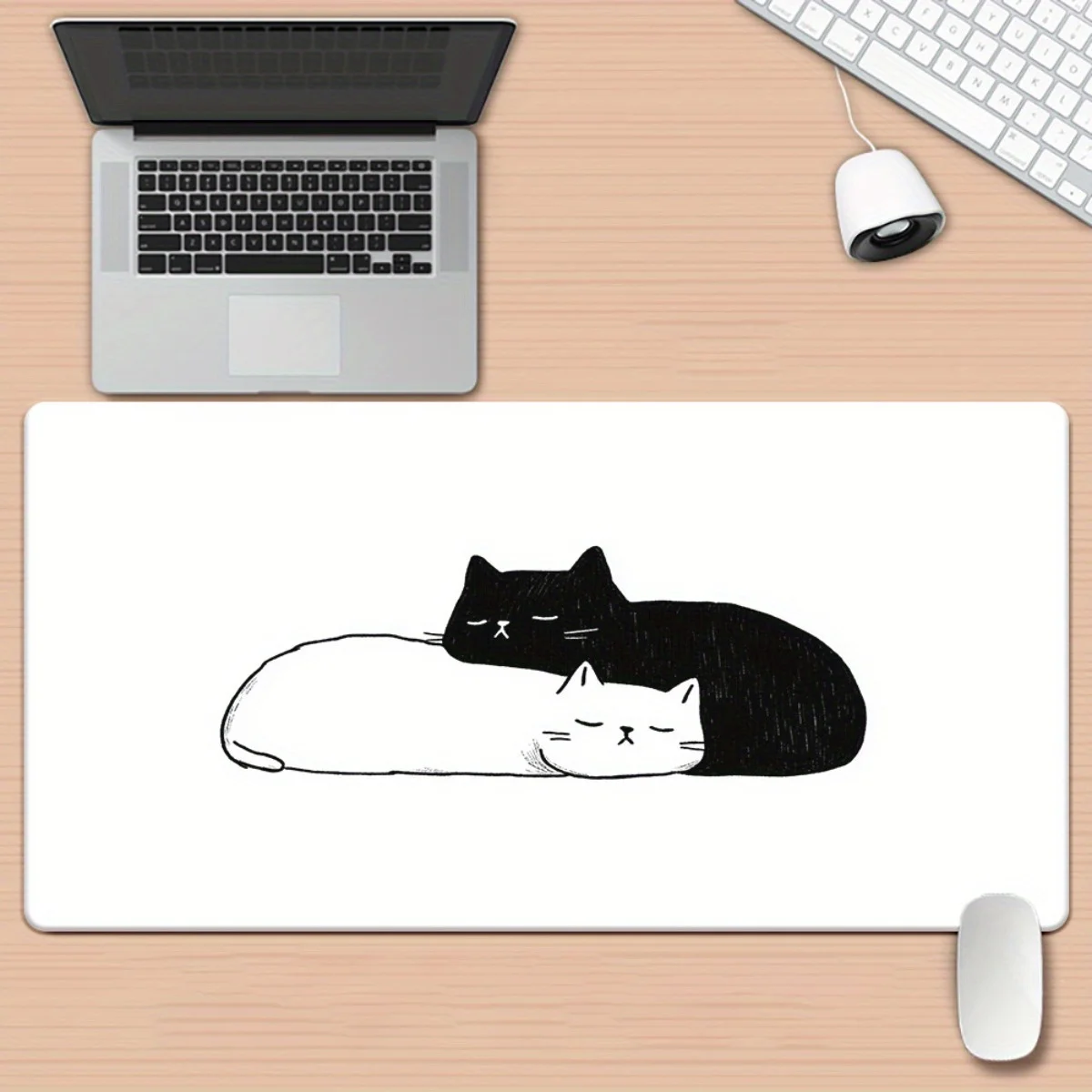

Cat-designed mousepad simple black and white game office anti-slip rubber base large size multi-functional creative decoration