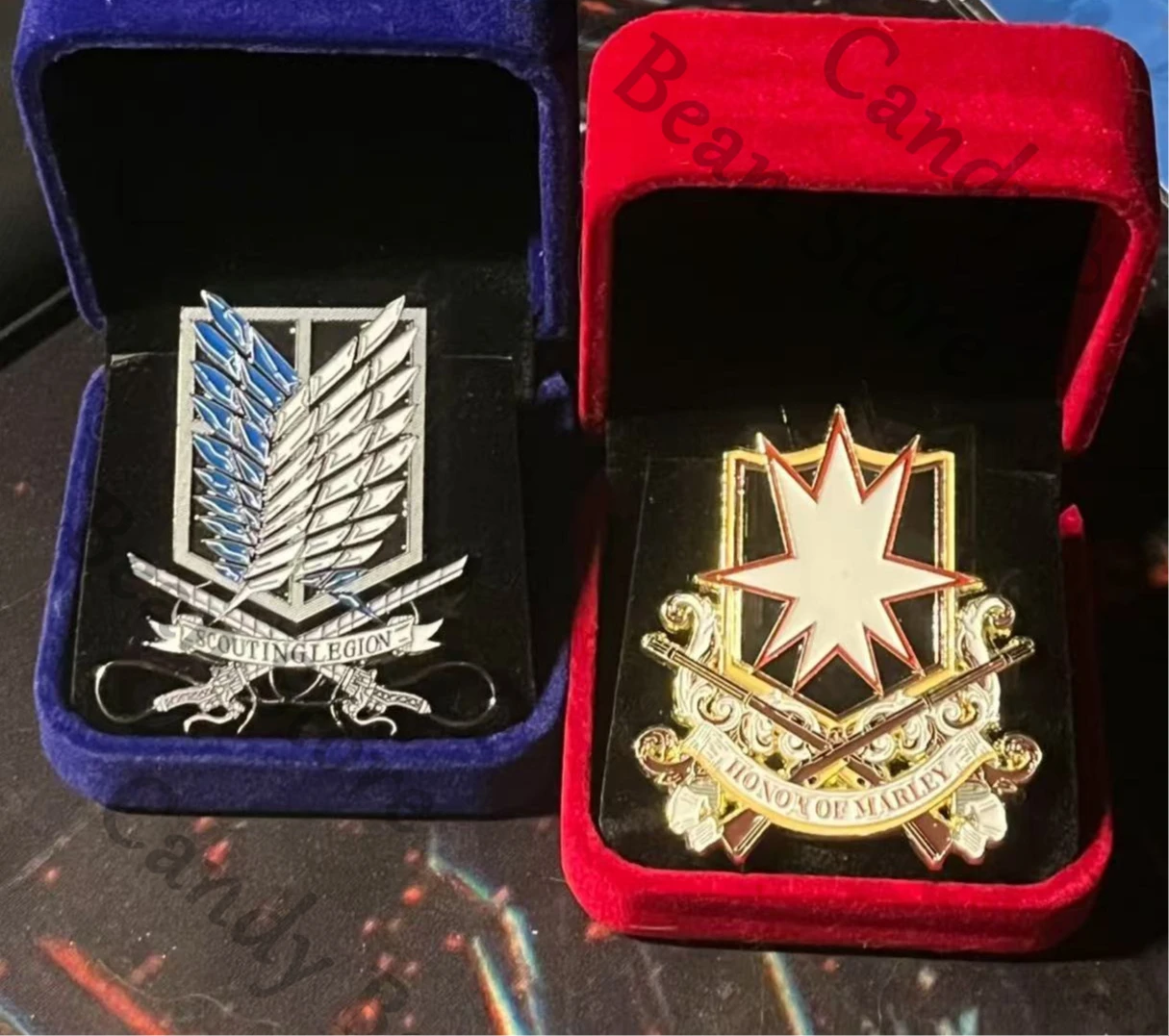 アニメ進撃の巨人エレンイェーガーリヴァイアッカーマンコスプレ金属プラーク漫画エンブレム記念ペンダントブローチ胸ピンクリスマスギフト