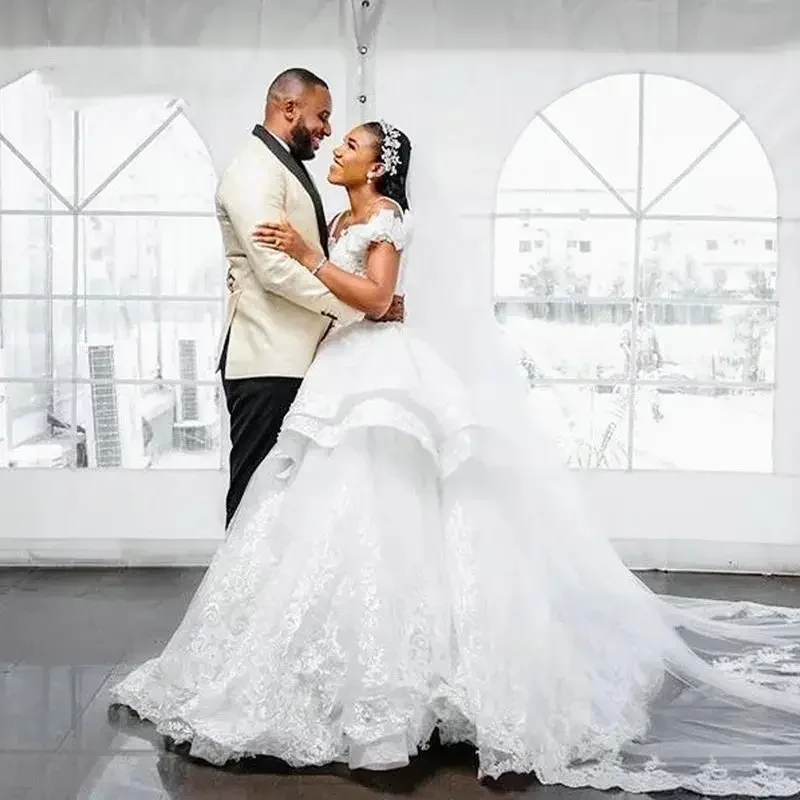 Vestidos De Novia De boda escalonados con hombros descubiertos personalizados, Apliques De encaje De talla grande, Vestido De Novia, falda hinchada, segunda ir para Iglesia