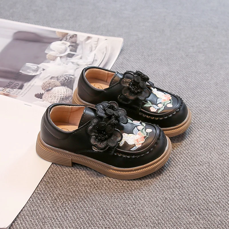Little Girls Chinese Style Loafers Floral Embroidery Fabric Flower Decor Soft Non Slip Sole Dress Shoes For Cheongsam Daily Wear