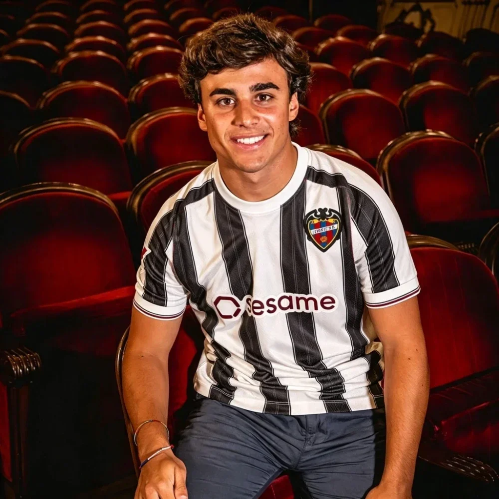 2026Spanish Club Striped Short-sleeved Crew-neck Polyester Fiber Men's Football Fan Training T-shirt for Matches and Training