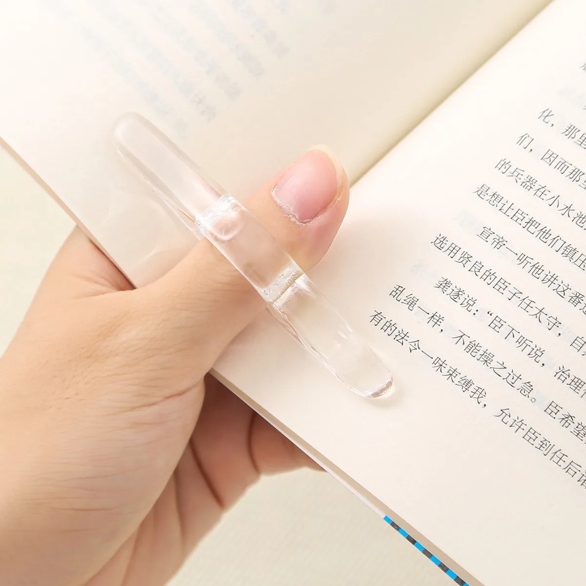 

1PC Creative Resin Thumb Book Stand , Reading Aid & Expander, Reduces Eye Fatigue - Durable Bookmark , For Students And Readers