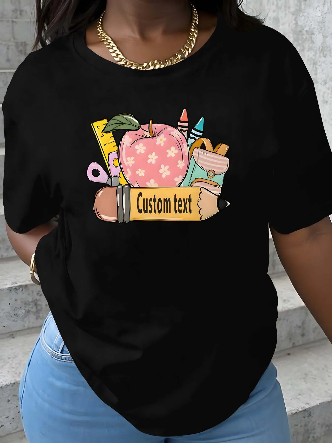 

Одежда больших размеров с школьными принадлежностями и цветочным дизайном яблока для шикарной молодежной атмосферы