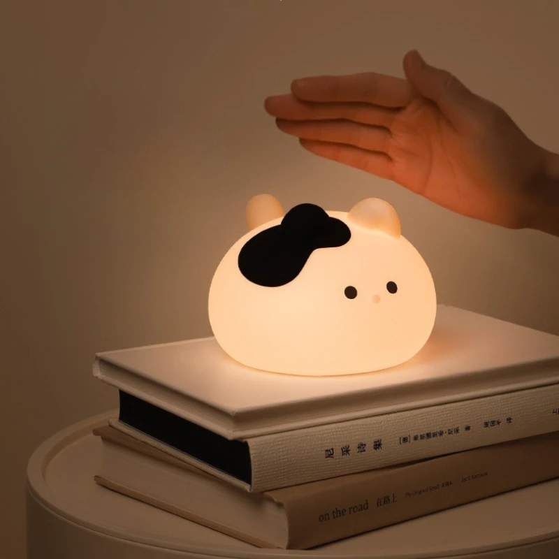 โคมไฟแมวน่ารัก 1 ชิ้น ทำจากซิลิโคน ใช้เป็นไฟกลางคืนแบบชาร์จได้ เหมาะสำหรับข้างเตียงเด็ก ป้องกันดวงตา สัมผัสนุ่มนวล ช่วยให้นอนหลับสบาย