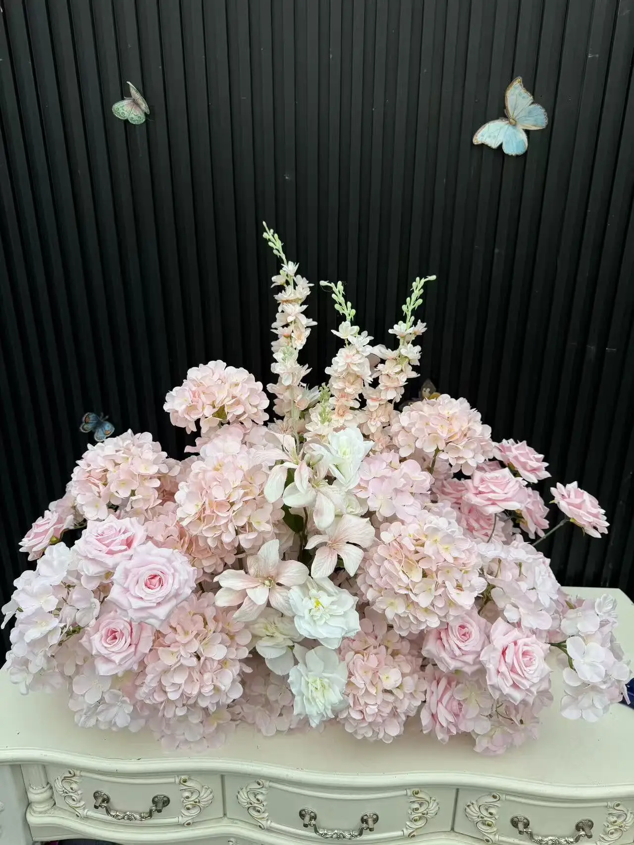 Künstliche Blumenreihe Hochzeitsdekoration Bodenblumenreihe Hortensien Rosen Blumenarrangement Blumenhintergrund Partydeko