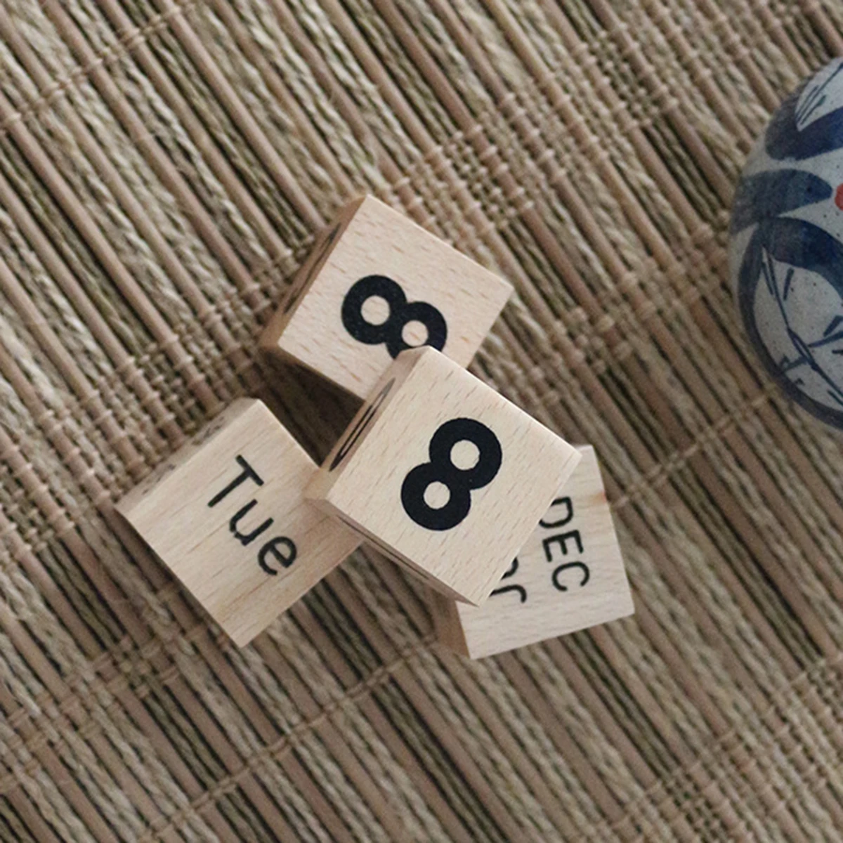

Solid Wood Calendar Ornaments Perpetual Desk Decor Decorations Office Small Fun Accessories