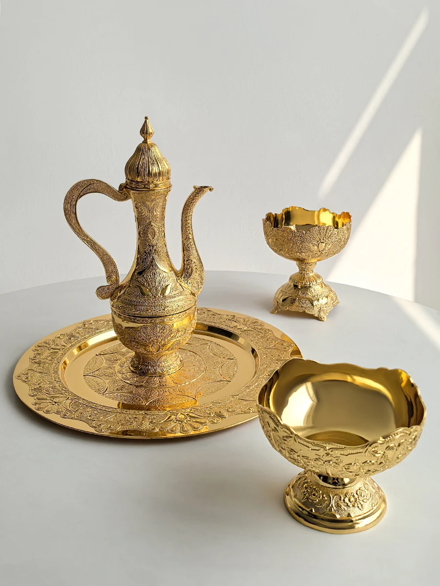 

Chic Electroplated Gold Fruit Bowl - Multi-purpose Food Serving Plate for Living Room Coffee Table