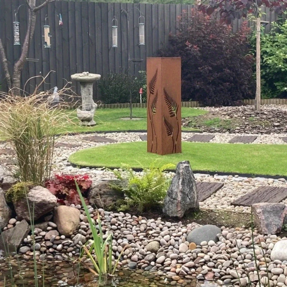 Rustikale rostige Metall-Farnblatt-Gartensäulen, Landschaftsdesign, Bambus-Pflanzgefäß, Beleuchtungsbox, Stahlpoller, Garten- und Hofskulptur