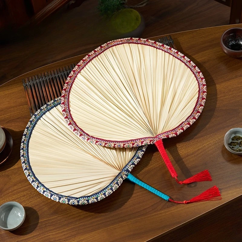 

Traditional Handwoven Banana Leaf Fan – Palm Leaf Summer Fan for Children, Retro Woven Shaking Fan for Home Use