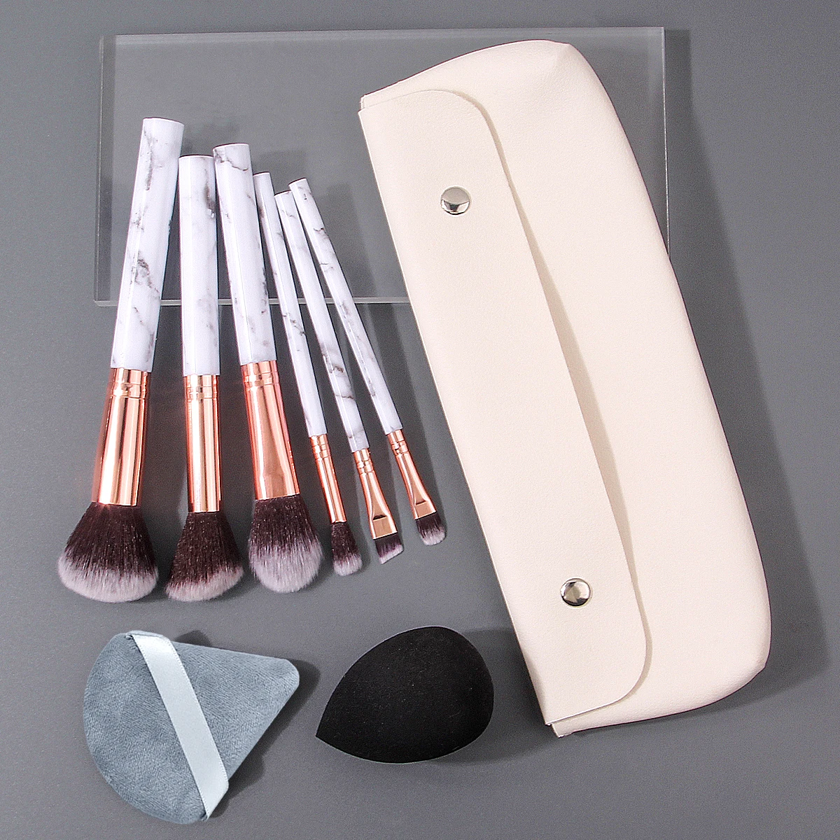 Conjunto de pincéis de maquiagem facial multifuncional, 9 peças + esponja de maquiagem macia, sopro de pó triangular + bolsa de armazenamento simples