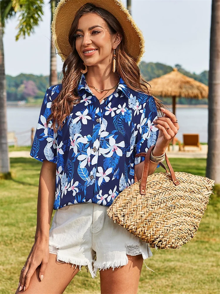 Новинка 2025 года: женская рубашка с короткими рукавами и яркими цветочными принтами — модные и повседневные летние каникулы.