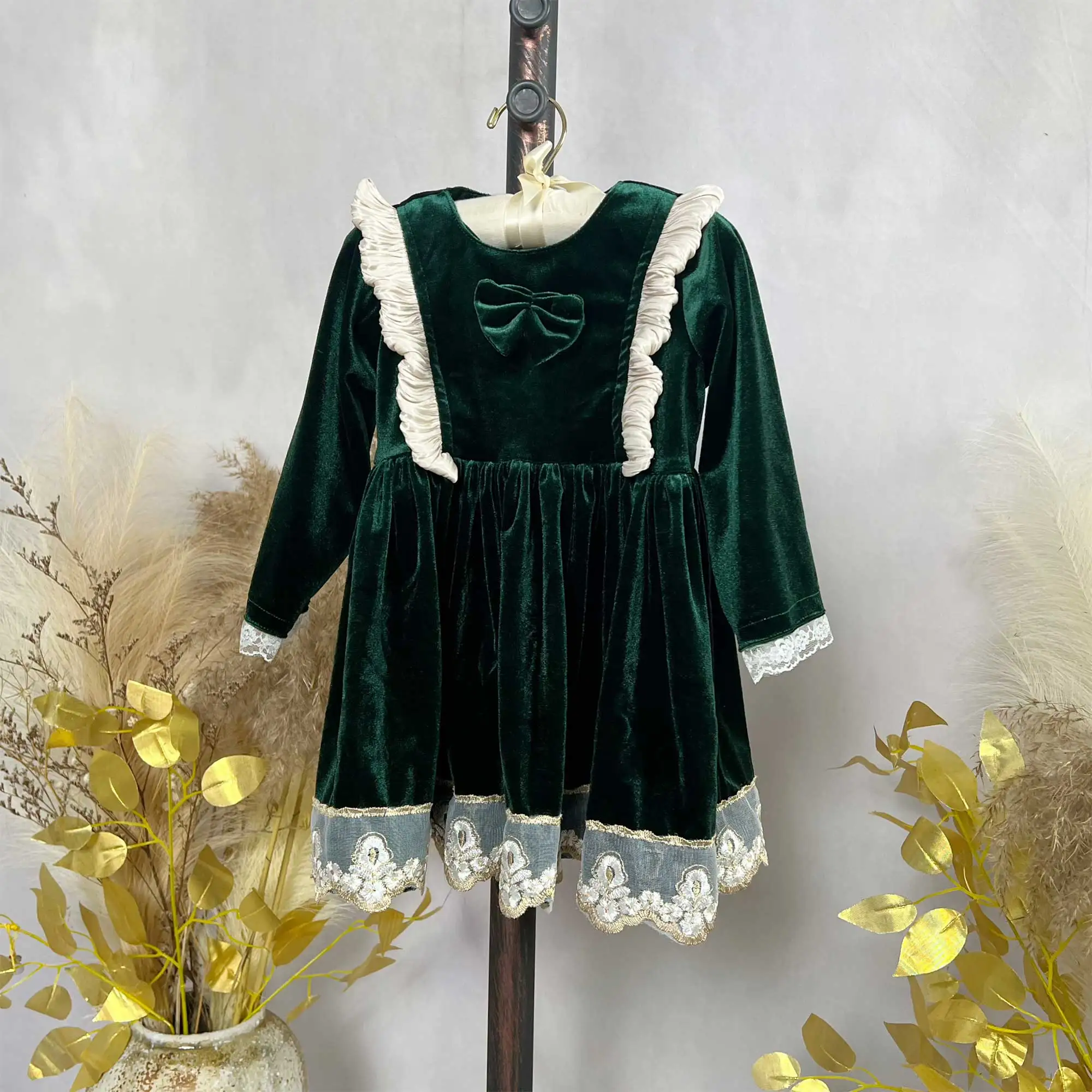 Christmas Velvet Long-Sleeved Dress with Lace Ruffle Skirt Bow Decorations Girl Clothes Autumn Winter Clothing Birthday Gown