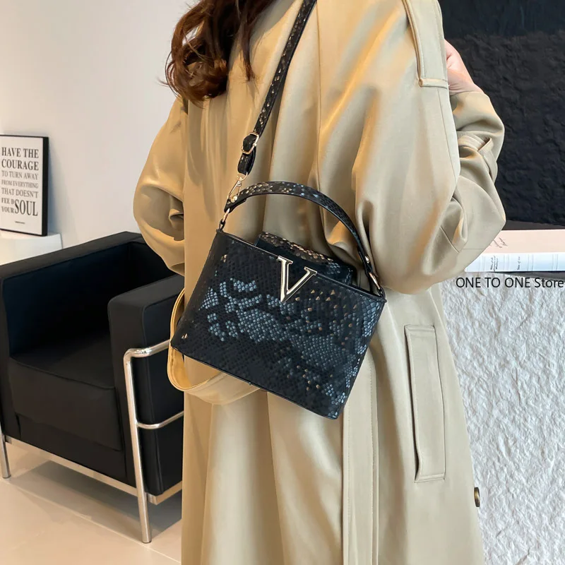 

Fashionable Mini Suede Women's Bag, Faux Suede Tote Bag, Hardware Lock Buckle Decoration Handbag Purse Shoulder Cross Body Bags