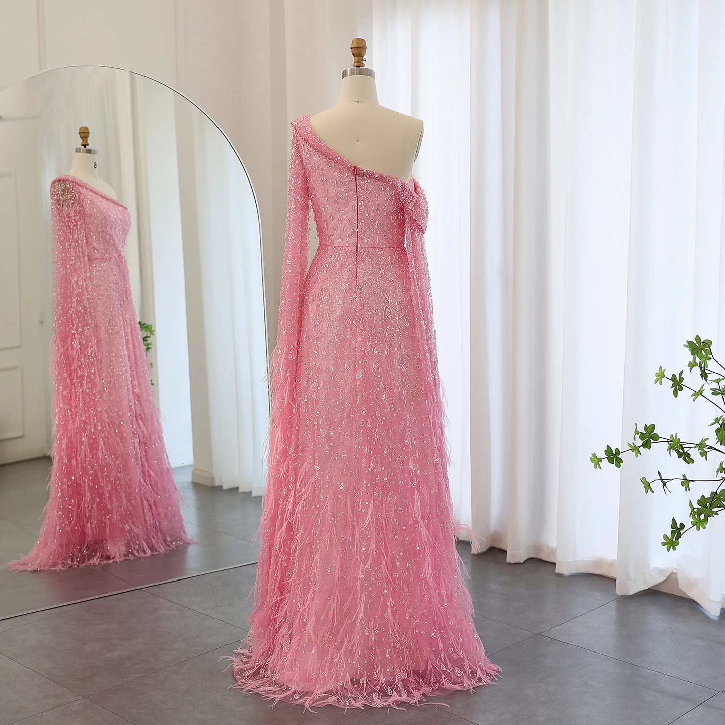 Sharon Said Luxuriöses Federkleid mit einer Schulter und Cape-Ärmeln in Roségold und Flieder für Hochzeitsfeiern, Modell SS438, Maßanfertigung – Detail 32