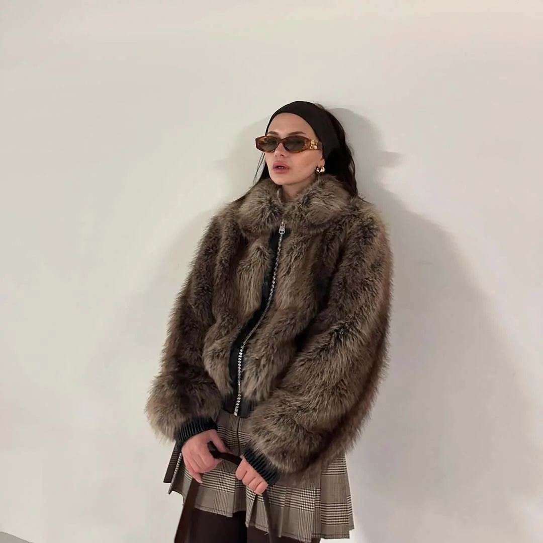 

Женская зимняя куртка 2025 года с лацканами и длинными рукавами из искусственного меха, пальто в европейском стиле в стиле пэчворк, повседневный топ