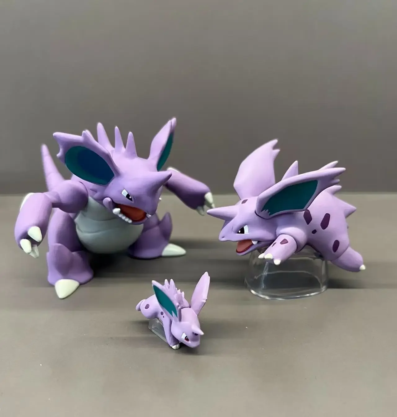 ของแท้ขนาดตํานานโลกของเอลฟ์ Nidoking Nidorino Nidoran น่ารัก Action Figure ของเล่นไม่มีกล่อง